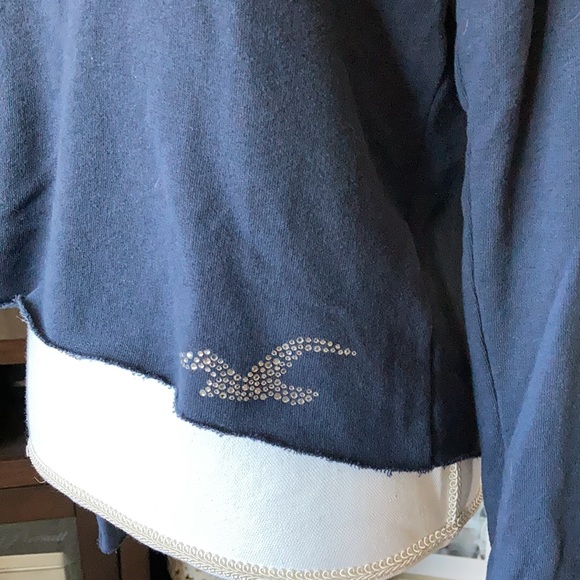 Hollister Cropped Sweatshirt - Picture 2 of 5